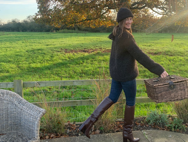Hand knitted Set of Jumper & Hat from  'ETUDE'S KNITTING MEDITATION' Collection