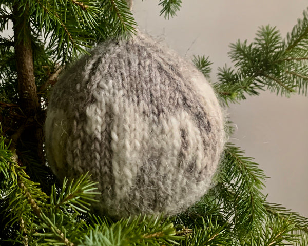 CHRISTMAS BOBBLE - Rocking Horse Motif   from  'ETUDE'S KNITTING MEDITATION' Collection