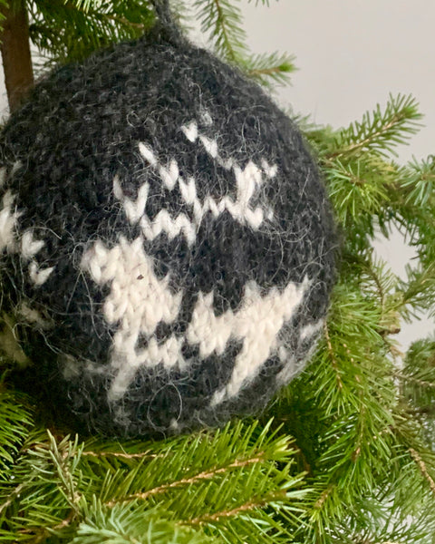 CHRISTMAS BOBBLE - REINDEER from ETUDE'S KNITTING MEDITATION' Collection
