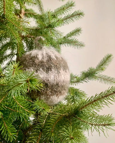 CHRISTMAS BOBBLE  - FROSTBITE from ETUDE'S KNITTING MEDITATION Collection