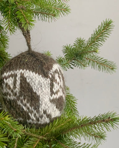 CHRISTMAS BOBBLE - Geometrical Motif II from ETUDE'S KNITTING MEDITATION Collection