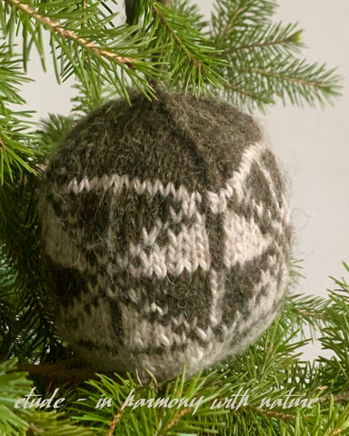 CHRISTMAS BOBBLE - Geometrical Motif III  from - 'ETUDE'S KNITTING MEDITATION'  Collection