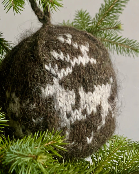 CHRISTMAS BOBBLE - REINDEER from ETUDE'S KNITTING MEDITATION' Collection