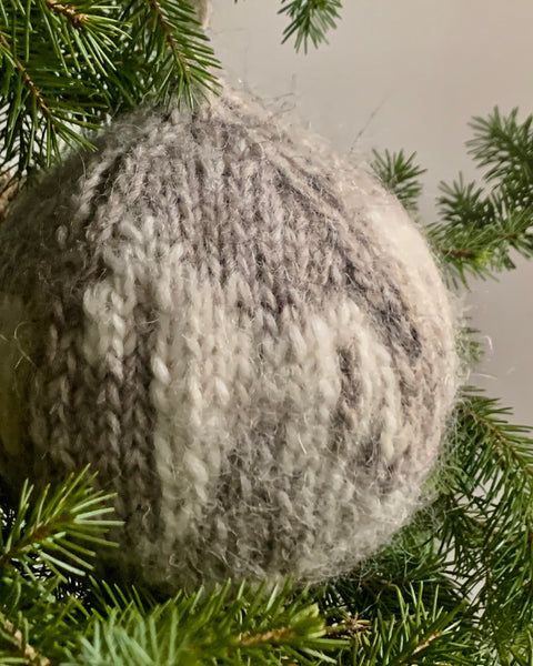CHRISTMAS BOBBLE - Rocking Horse Motif   from  'ETUDE'S KNITTING MEDITATION' Collection